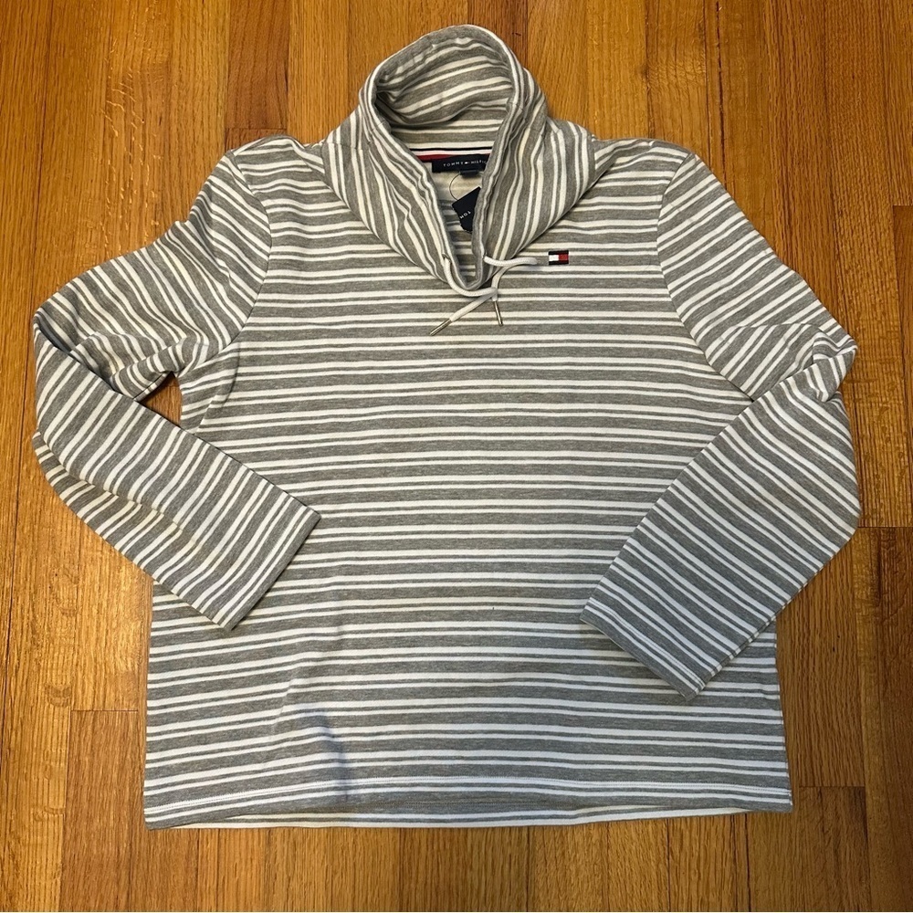 Tommy Hilfiger Gray White striped Cowl Neck sweatshirt Woman’s size Medium(f6